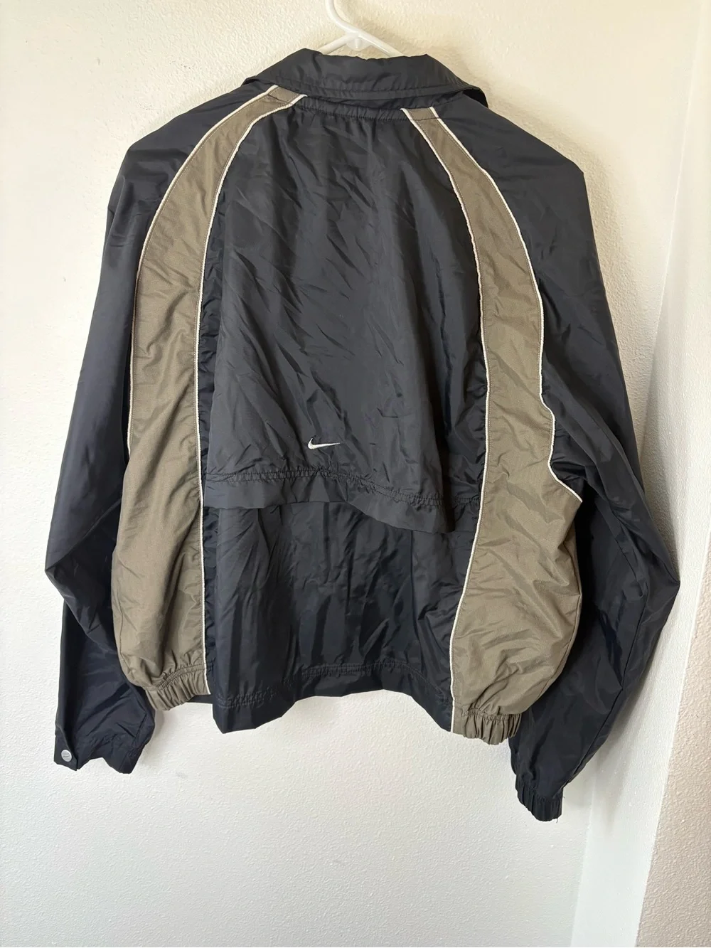 Vintage Nike Women's Black Windbreaker with Olive Panels - XL (16-18)